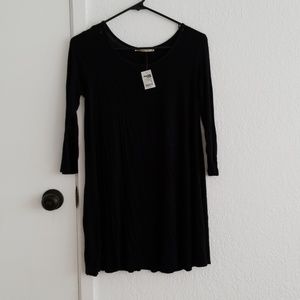 Black long sleeve tee